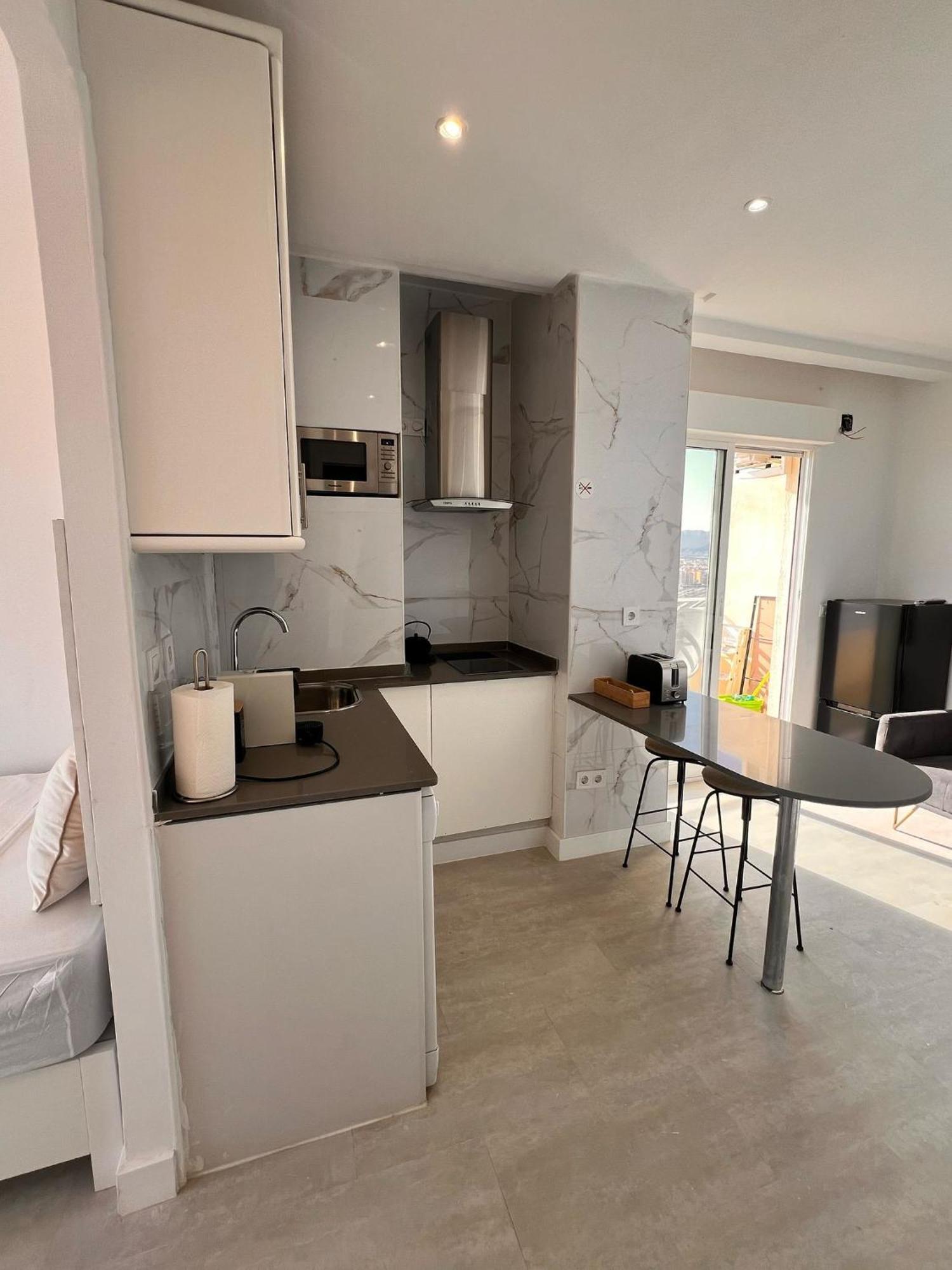 Riscal 19 By United Renters Apartament